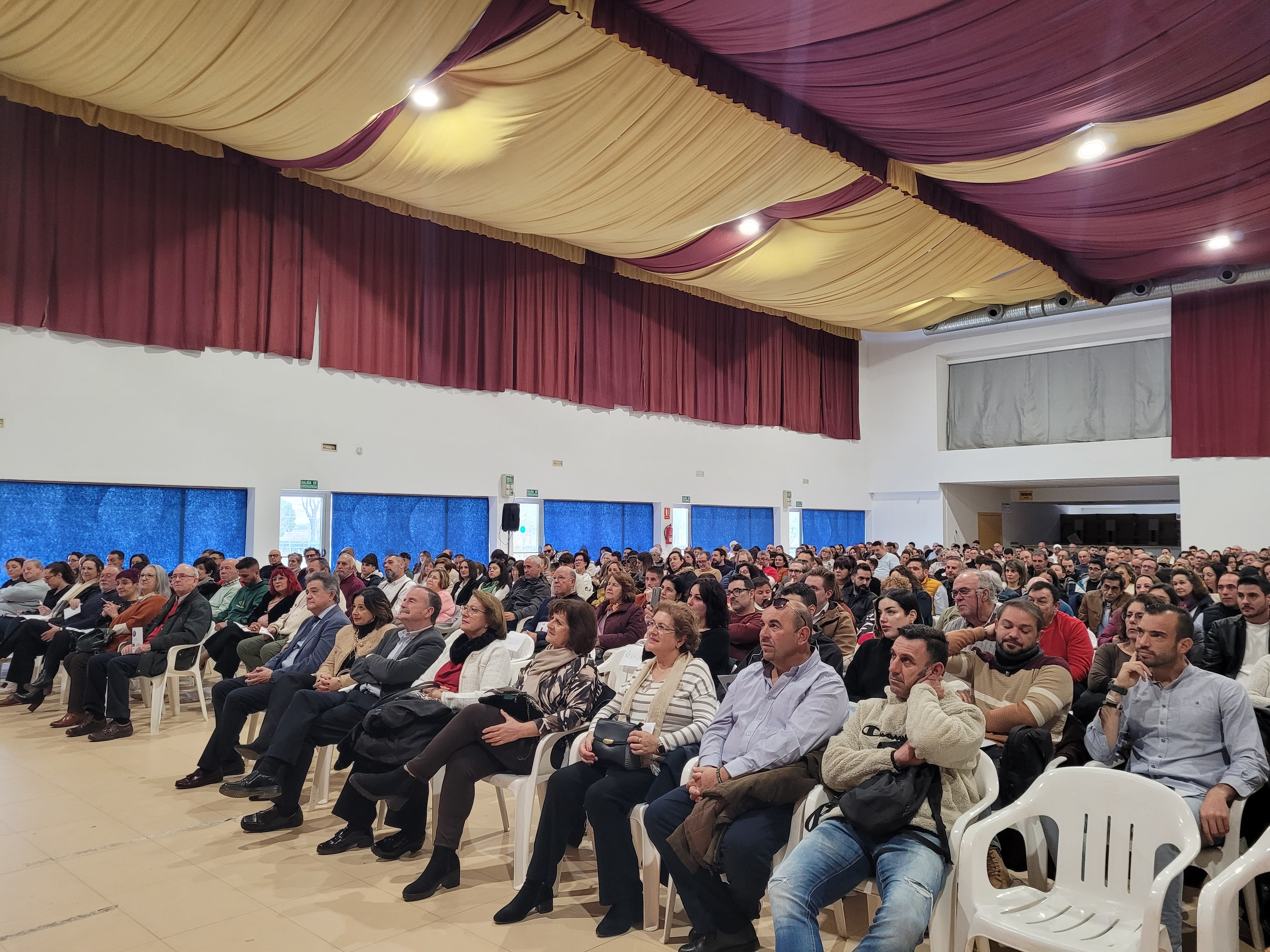 Unas 400 personas se dieron cita en el Pabellón Ferial.