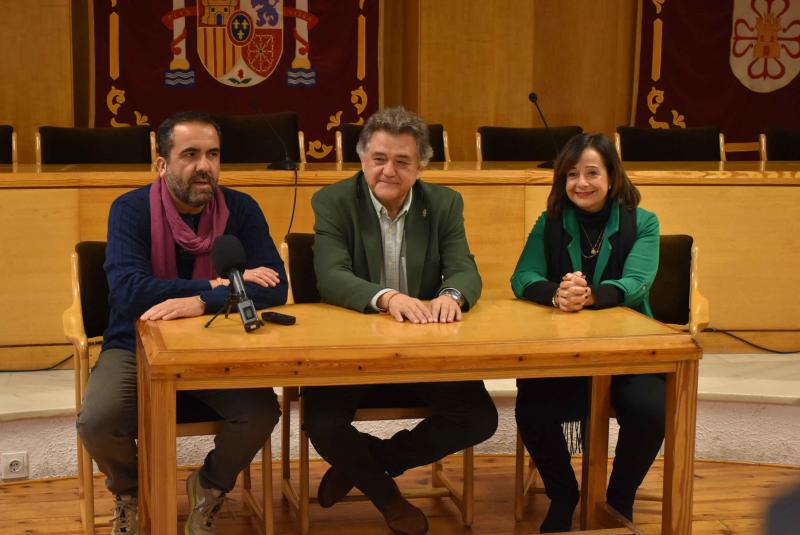 Víctor Manuel García-Velasco, Leopoldo Sierra y Alicia Loro, en la inauguración