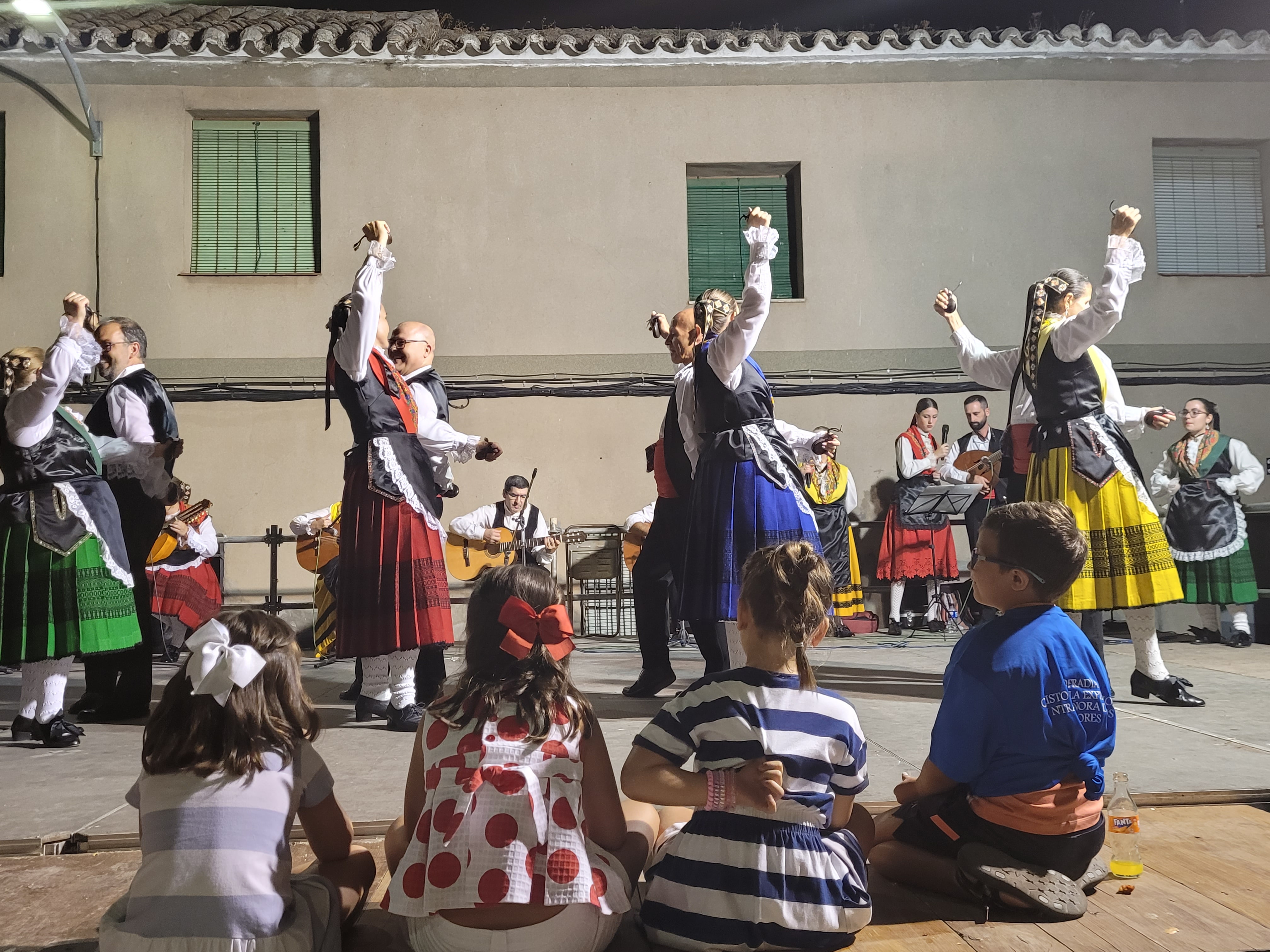 Asociación Folclórica Virgen de las Cruces.