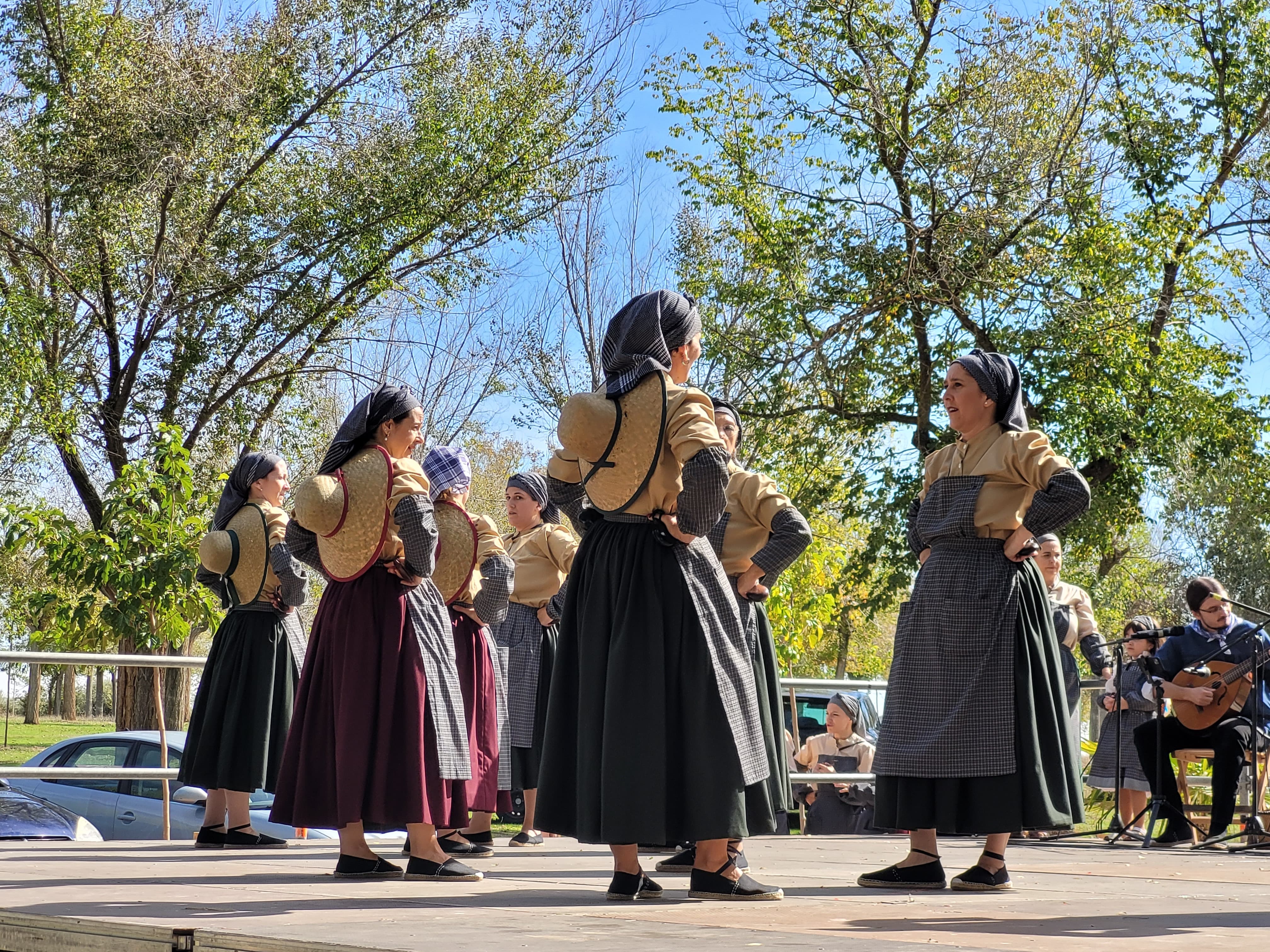 Asociaciación folklórica Virgen de las Cruces.