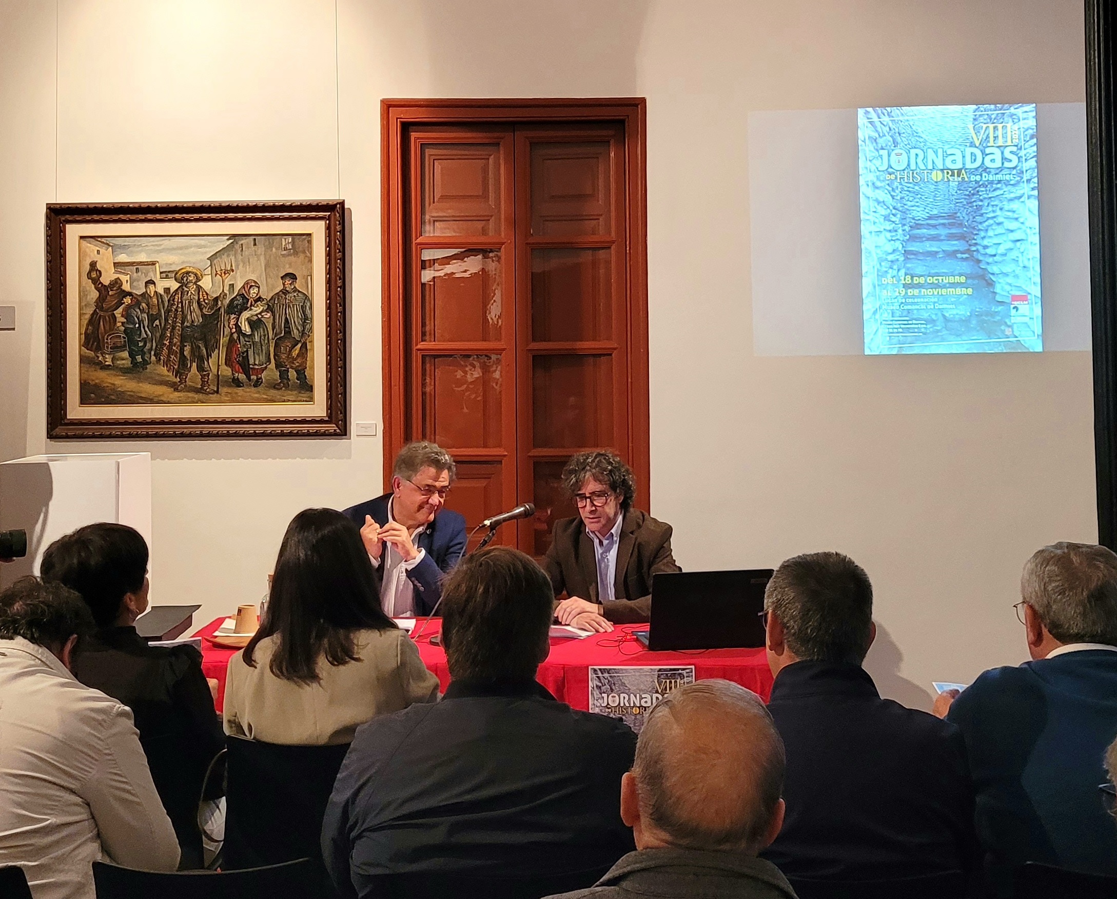 El alcalde, Leopoldo Sierra, y Diego Clemente, director del Museo Comarcal.