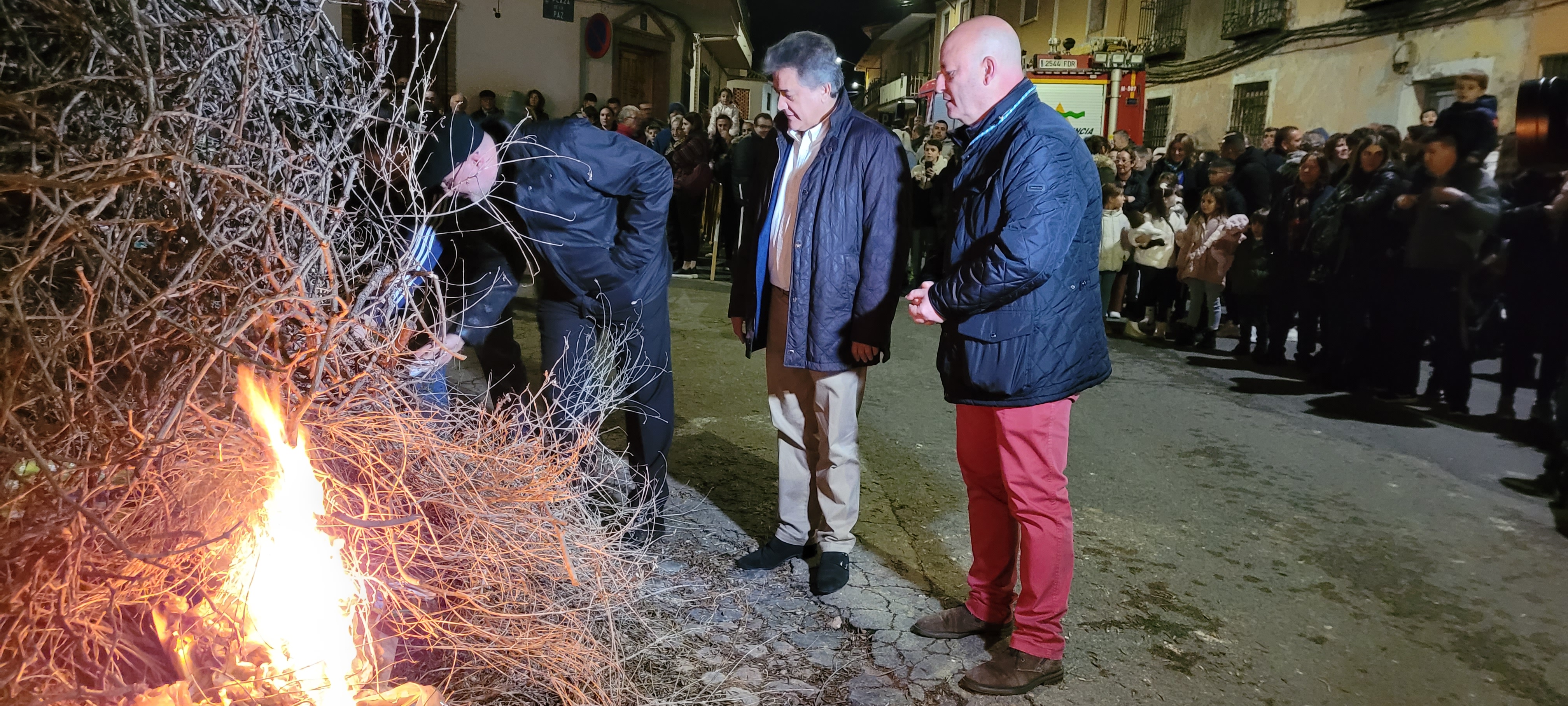 Prendido de la tradicional hoguera de La Paz.