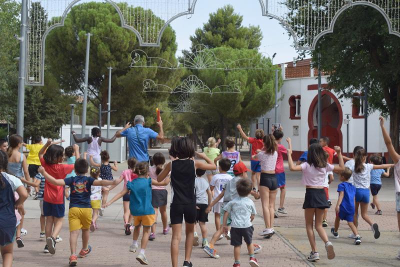 Jugando al atletismo. Foto de archivo