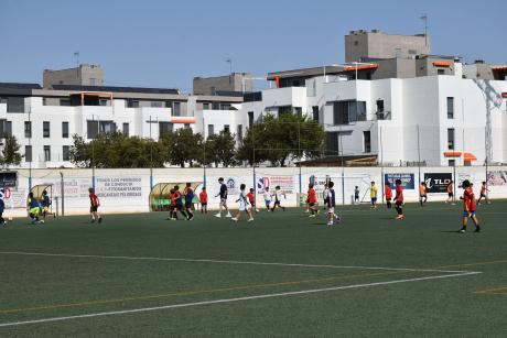 Jugando al fútbol 